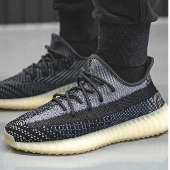 🖤 EUC🖤 ADIDAS Yeezy Boost 350 V2 Carbon